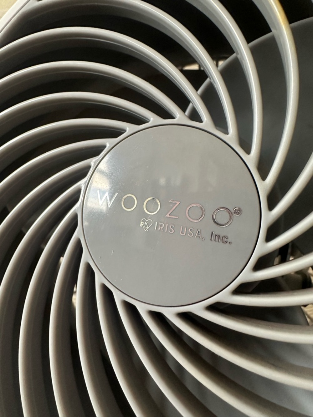 IRIS USA WOOZOO Oscillating Globe Fan (white) - Picture 3 of 14